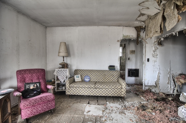Amazing Decaying Abandoned Time Capsule House I Recently Discovered 