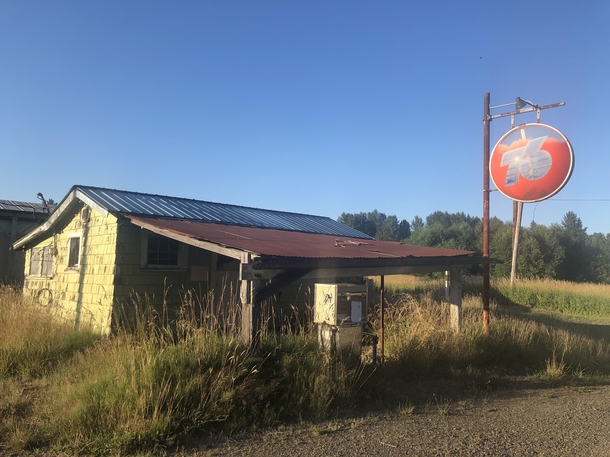 An abandoned  gas station in WA state