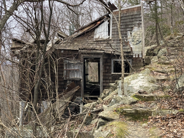 An abandoned house on the side of Mount Beacon in Upstate NY 