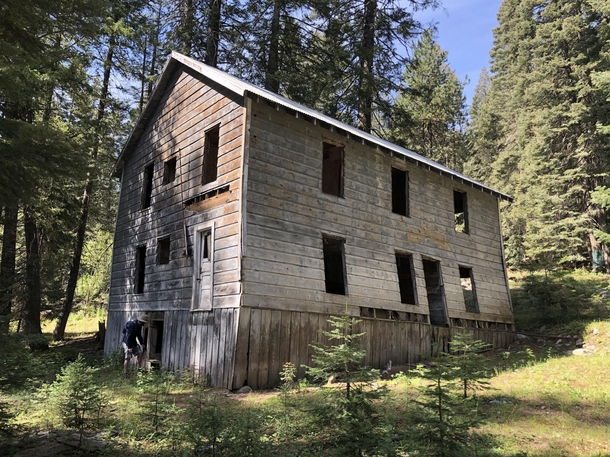 An abandoned mining lodge deep in the mountains of Eastern Oregon