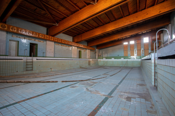 An abandoned swimming pool in Pyramiden