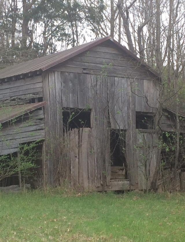 An old barn in Mississippi abandoned by time OC