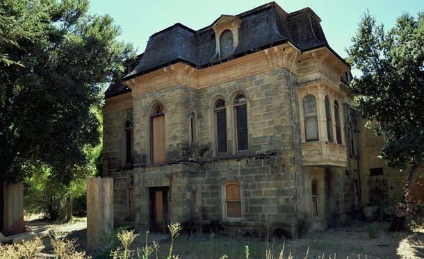 An old mansion that was once used as a hospital out in the wine country of California Love the Addams family vibes I got here OC x