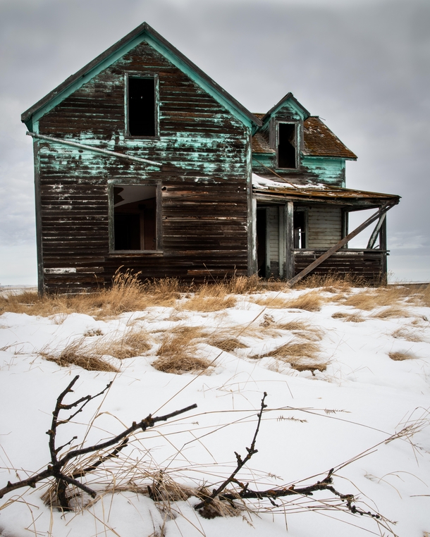 Another abandoned house found on the prairies OC