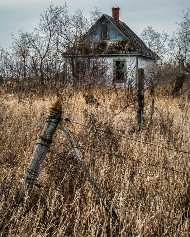 Another forgotten home on the prairies OC