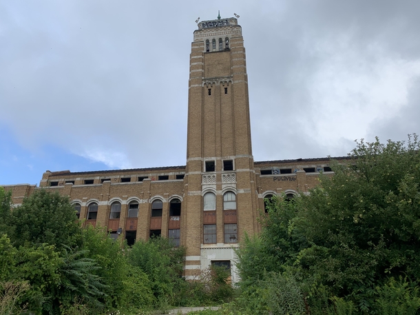 Anyone wanting to meet today to explore old AMC building