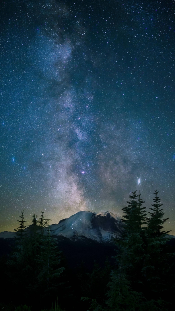 Apparently people like pictures of the milky way over Mt Rainier 