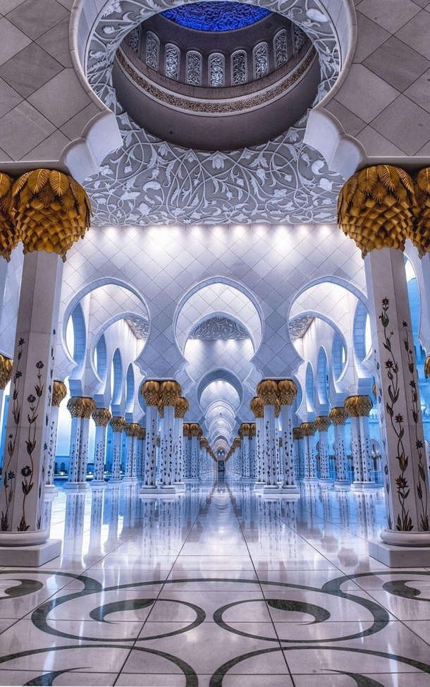 Arch of the Righteous at Sheikh Zayed Mosque Abu Dhabi United Arab Emirates 