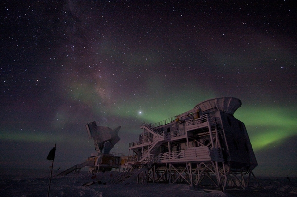 Aurora australis over the BICEP radio telescope at the AmundsenScott South Pole Station 