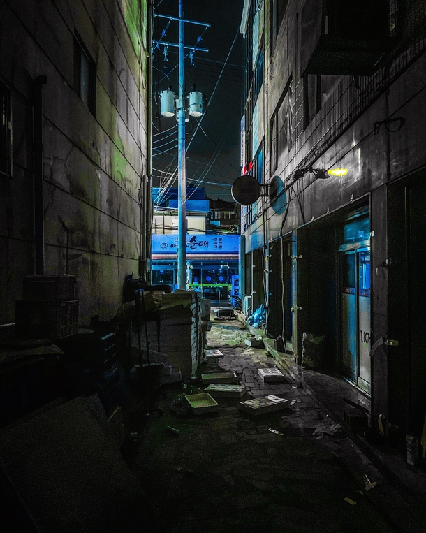 Back alley in Busan 