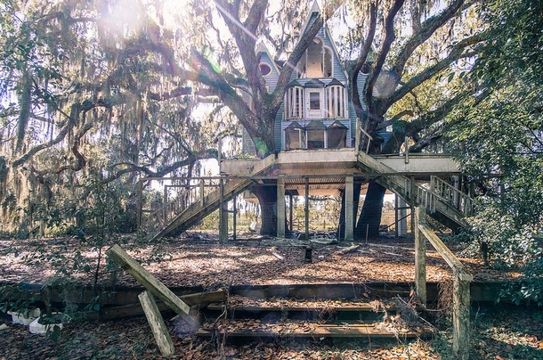 Big Ass Treehouse in Brooksville Floridax