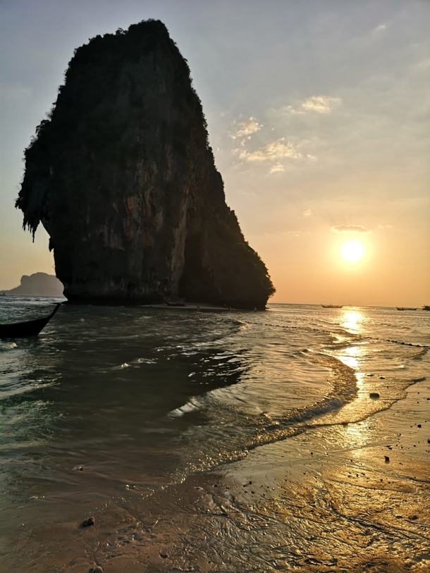 Brother in law sent me this stunning pic from Krabi in Thailand OC x