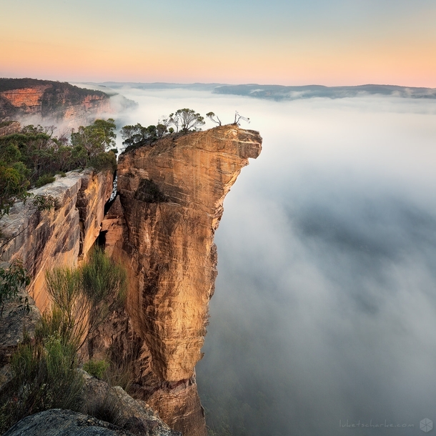 Burramoko Ridgeotherwise known as hanging rock Situated deep in the Blue Mountains National Park by Luke Tscharke x post rAustraliaPics