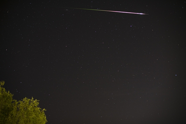 Capture a pretty nice Perseid the outer day 
