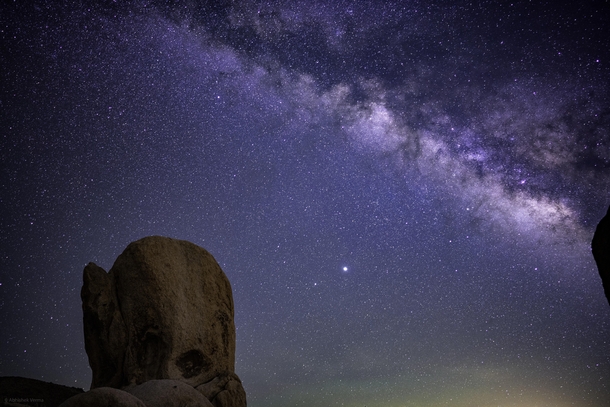 Center of the Milky Way at Joshua Tree National Park ft Jupiter Saturn and the Los Angeles city glow  IG stroopdawg