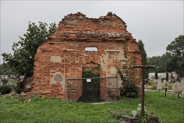 Chapel ruins Shchuchin Belarus 