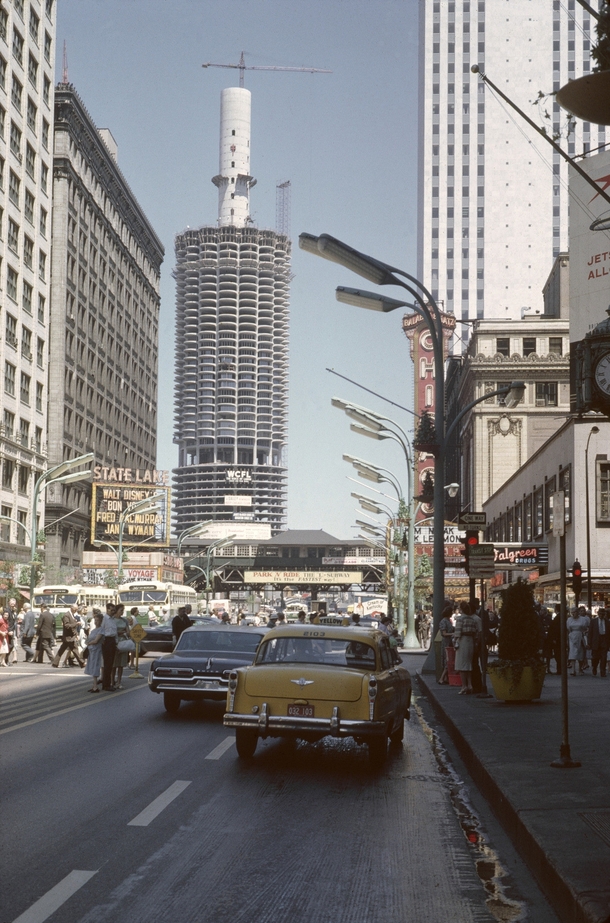 Chicago in the s with the Marina City buildings under construction 