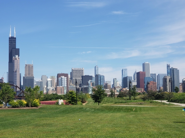 Chicago skyline from the Ping Tom memorial park