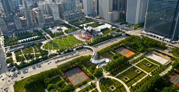 Chicagos Millenium Park from the air 