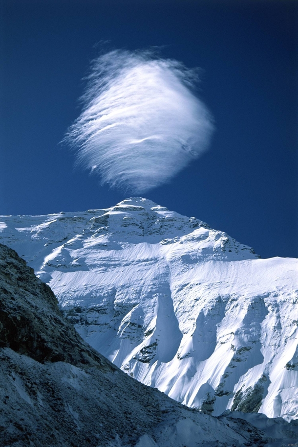 Clouds forming on top of Mount Everest by weltomyun 
