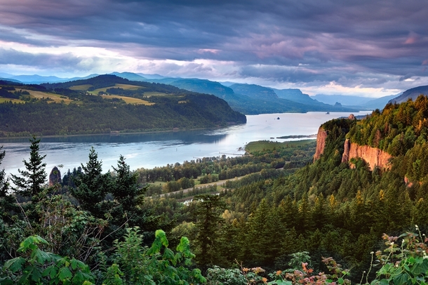 Columbia River Gorge - Where the Columbia River splits the Cascade Range between Washington and Oregon 