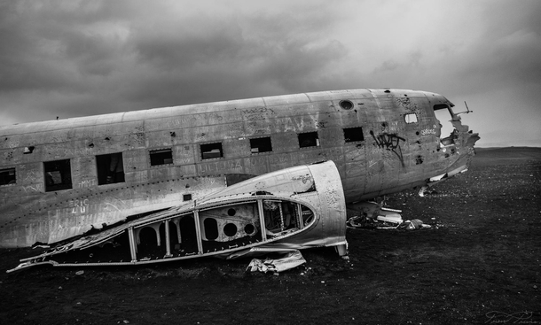 Crashed plane left abandoned on the Icelandic beach 