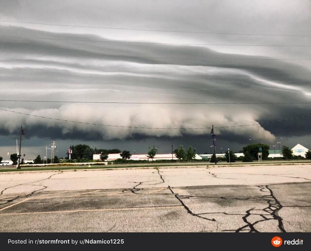 Crazy shelf cloud in Michigan