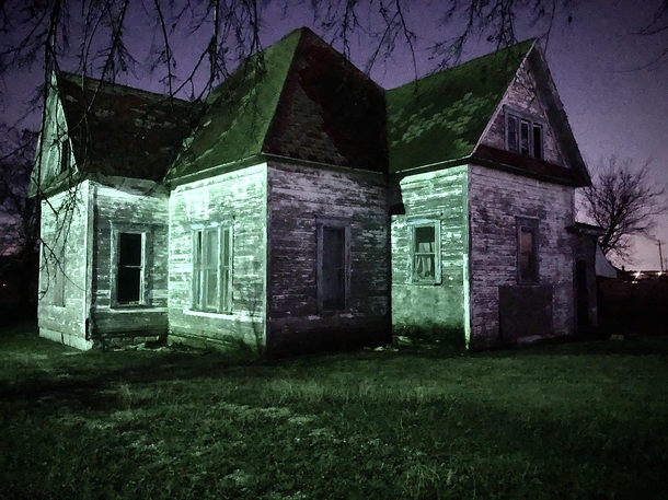Creepy abandoned farm house in North Texas