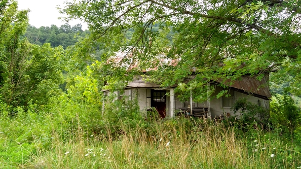 Creepy abandoned house in West Virginia The house was eventually torn down for a pipeline project West Virginia is full of mysterious abandoned housesstructures