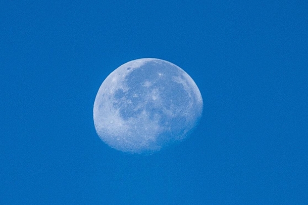 Day Time Moon