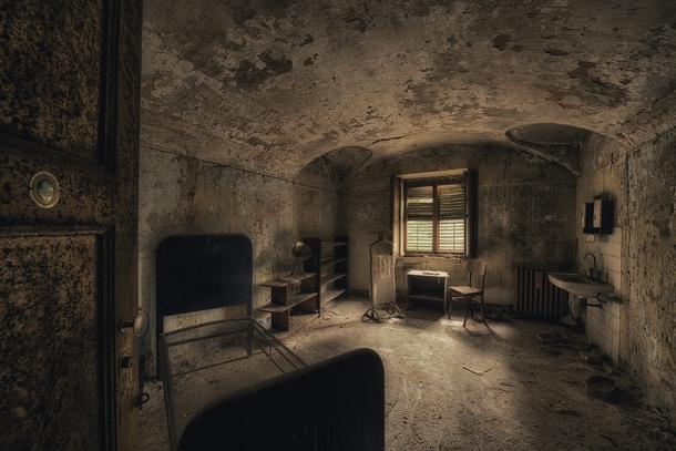 Doctors bedroom in an abandoned Psychiatric Hospital in Italy  by PhotoMannWillich