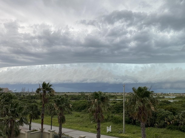 Dramatic storm rolling in over Galveston TX