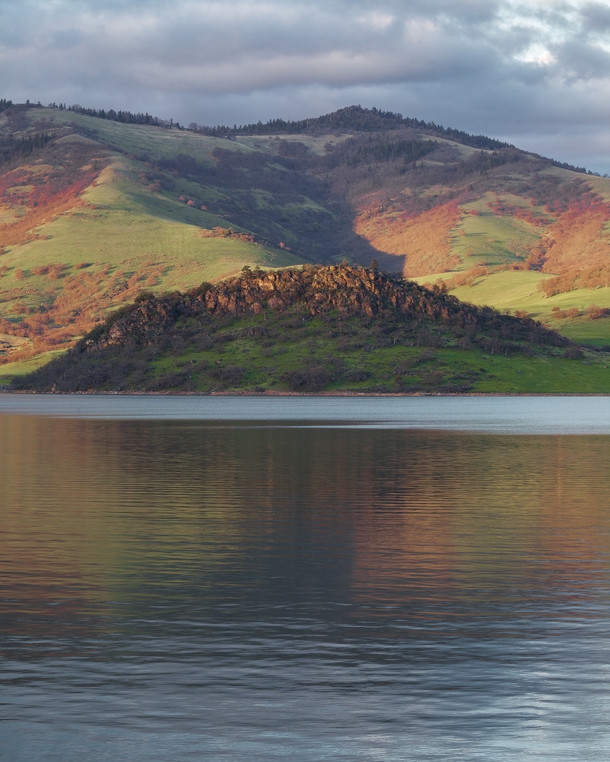 Emigrant lake at golden hour Oregon 