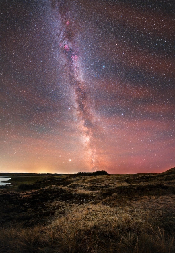 Epic Airglow and the Milky Way over Denmark  IG astrorms
