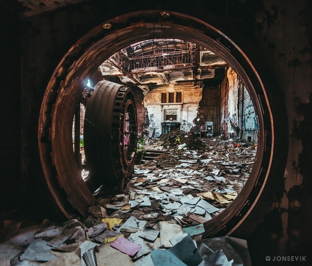 exploring a -year-old Abandoned Bank 