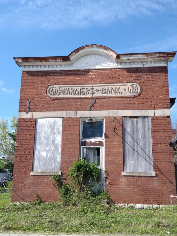 Farmers Bank near Bourbon County KY a more direct view oc