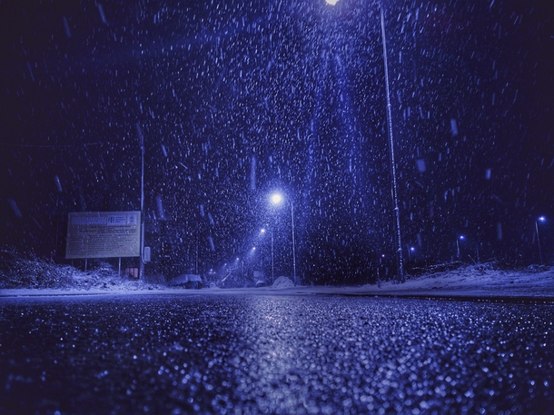 Figured out that i can capture RAW photos with my phone and decided to try it during the first snowfall of the year