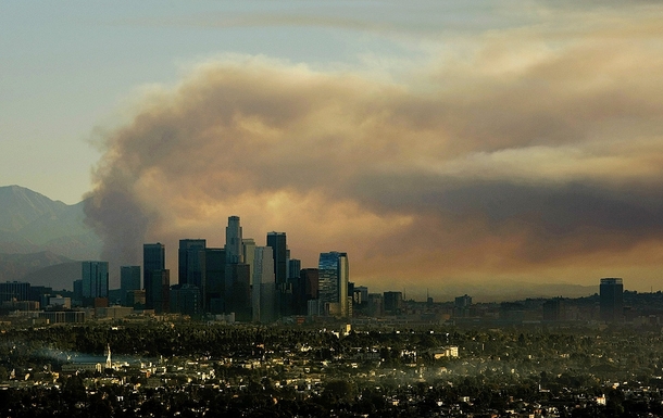 Fire behind Downtown Los Angeles 