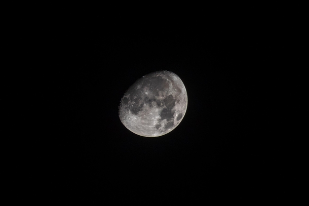 First shot of the moon Dmm  x