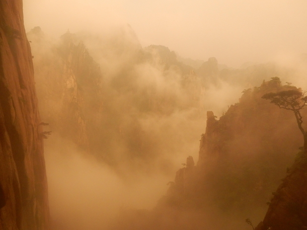 Fog blowing in at Huangshan -- like a Chinese landscape painting 
