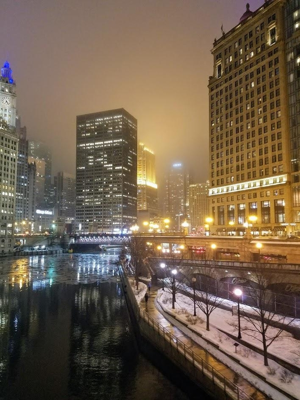 Foggy Chicago glow