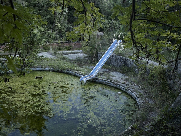 Forgotten swimming pool Photo by Guillem Vidal