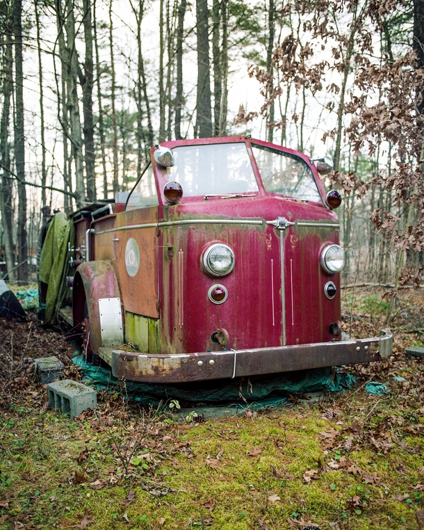 Found this old firetruck left abandoned behind an old also forgotten house 