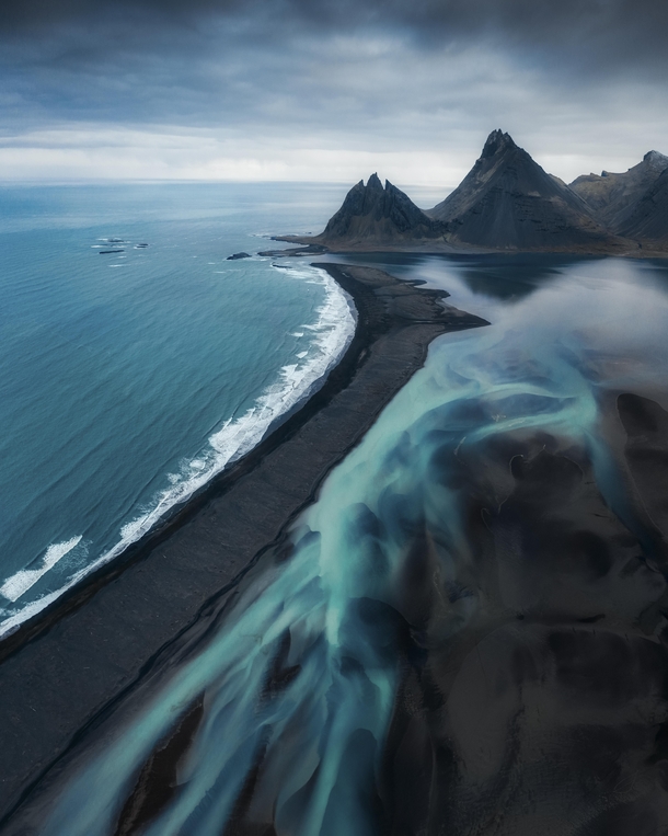 Glacial rivers and black sand beaches on the coast of Iceland  insta zachtesta