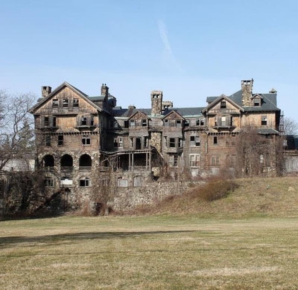 Halcyon Hall Bennett College Millbrook New York - Built as a luxury hotel in  but closed in 