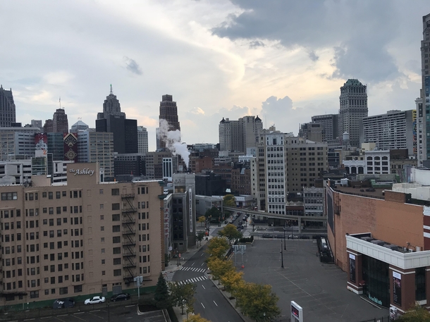 Heres a picture i took of Detroit that makes it look like a fully-functioning city