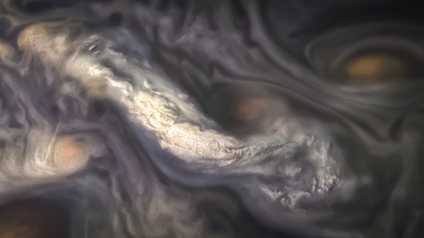 High altitude clouds on Jupiter They look just like Earths clouds