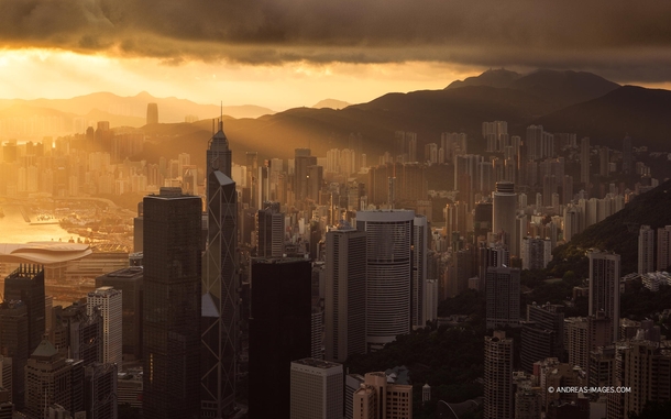 Hong Kong sunrise - photo by Andi Andreas 