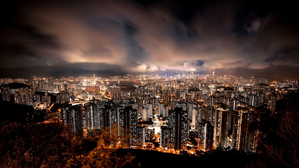 Hong Kongs skyline at night 
