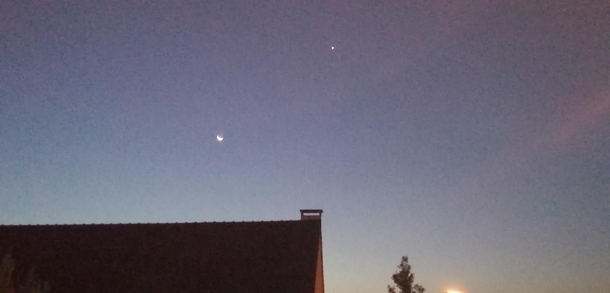 I wake up I leave my house and I see the moon and Venus  Awesome